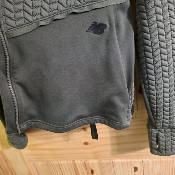 New Balance Heat Loft Quilted Funnel Neck Jacket - Picture 8 of 10